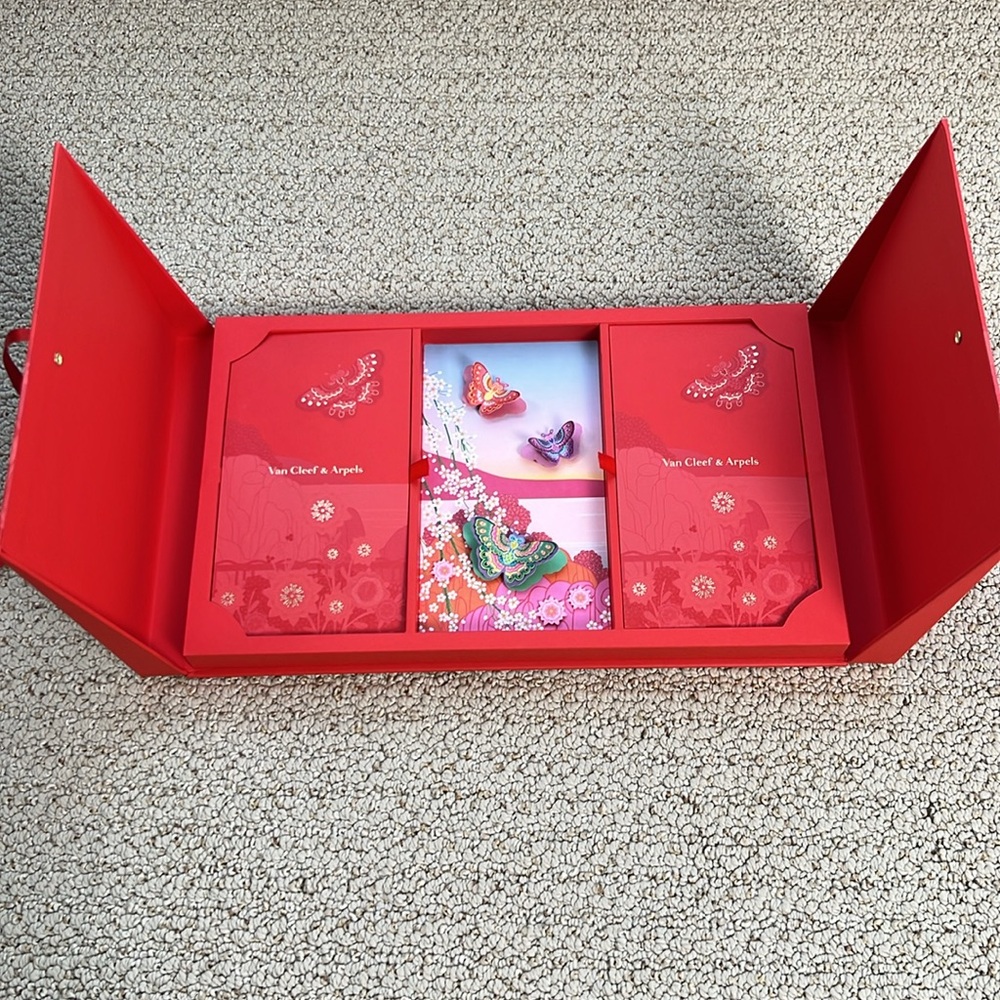 Van Cleef & Arpels 2025 lunar new year red envelope (box + 20 envelopes) - Picture 4 of 12